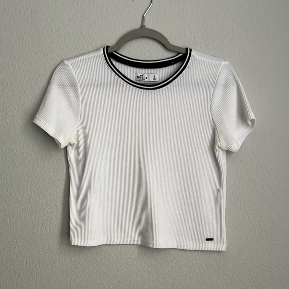 Hollister White Fitted Crop Tee with black ringer collar